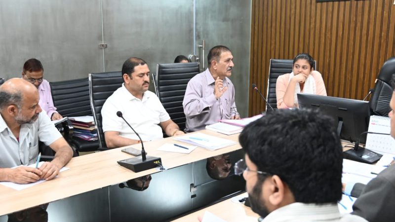 सीडीओ वरूणा अग्रवाल ने विभिन्न राजनीतिक दलों के प्रतिनिधियों के साथ की बैठक