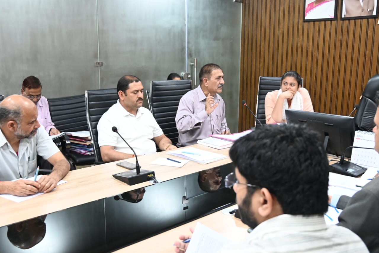 सीडीओ वरूणा अग्रवाल ने विभिन्न राजनीतिक दलों के प्रतिनिधियों के साथ की बैठक