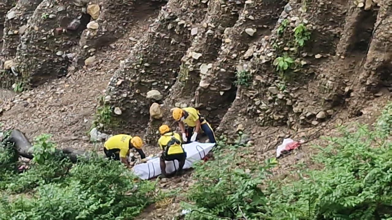 यहां खाई से अज्ञात शव बरामद, SDRF ने किया रेस्क्यू