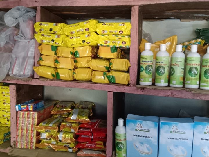 पहाड़ी शैंपू और हर्बल साबुन से आत्मनिर्भर बनीं विनीता